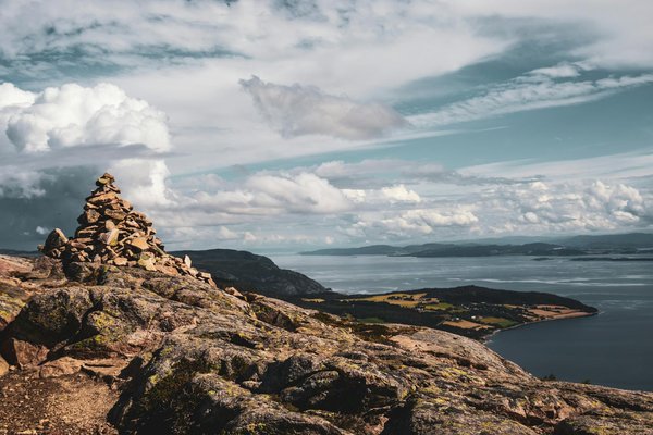 Quels sont les équipements nécessaires pour un camping en région de toundra en été?